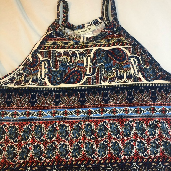 crop top with elefante on them - Picture 3 of 8